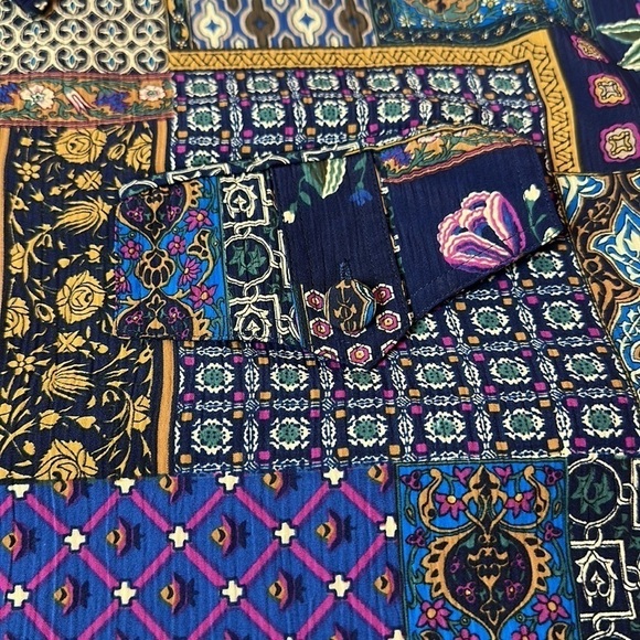 Hidden button down blouse - Picture 7 of 10